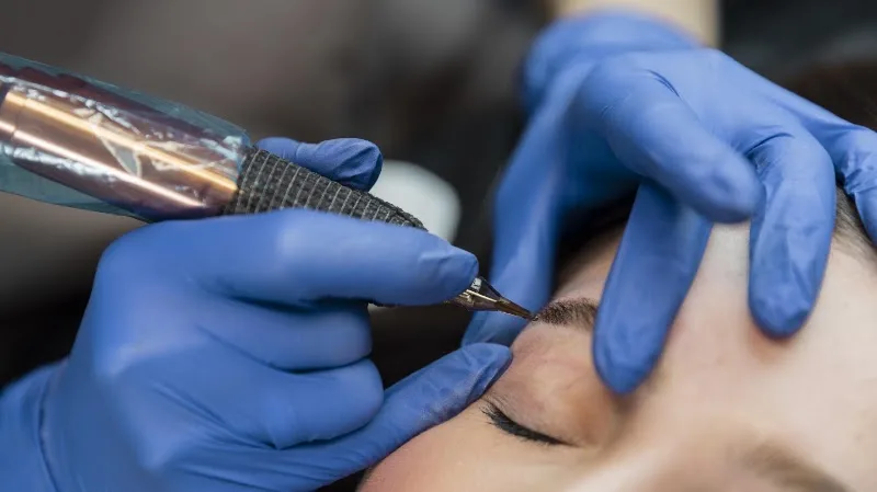 MAQ BEAUTÉ - Formation Prothésiste Ongulaire Cils & Maquillage Permanent - Toulouse 31 - Sourcils & cils Toulouse - Photo de couverture - OneBooking
