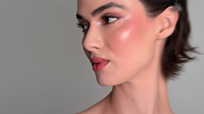 Alesia Solo Co. | Team of Master Makeup Artists & Hairstylists - Maquillage Paris - Photo de couverture - OneBooking