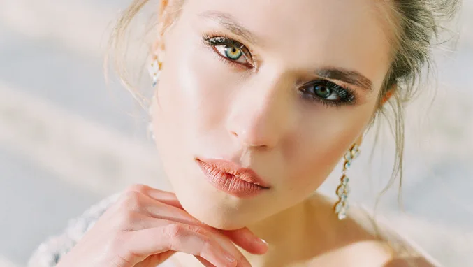 Destination Makeup Artist And Hairstylist / Modern Beauties Paris