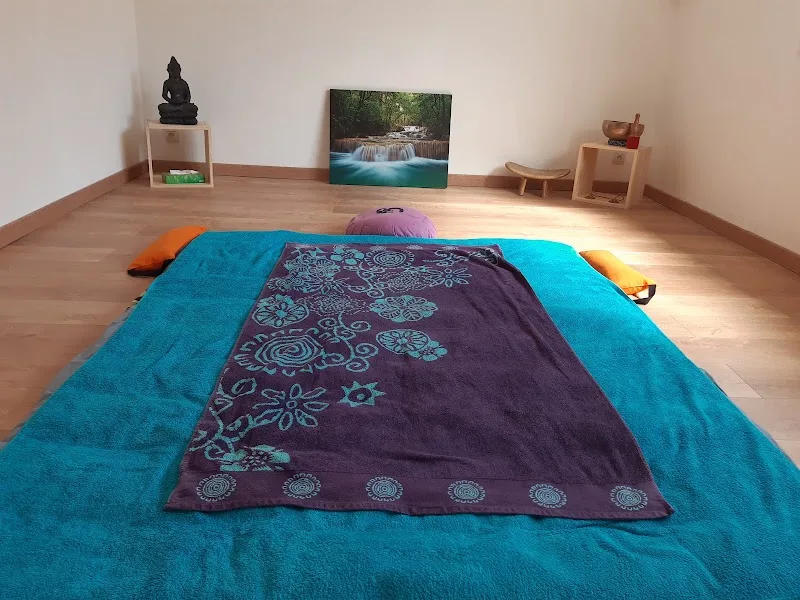 Cocon d'harmonie - Karine Valienne - somatothérapeute - Massage Le Mans - Photo de couverture - OneBooking