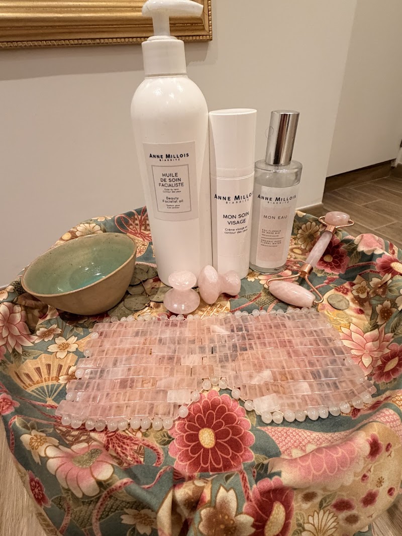 Alexandra Sapicas | Face & Body Care - Soins Mesoesthetic®️ et massages drainant lymphatique Renata Franca
