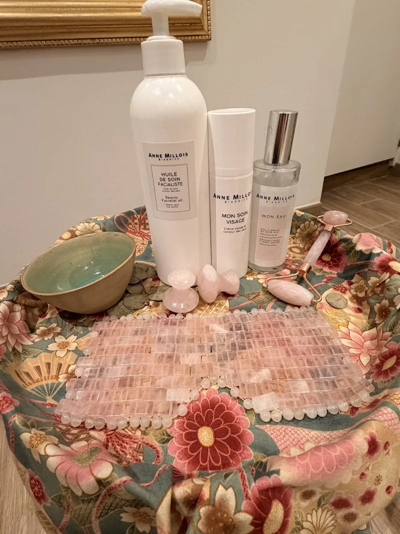 Alexandra Sapicas | Face & Body Care - Soins Mesoesthetic®️ et massages drainant lymphatique Renata Franca - Spa Bayonne - Photo de couverture - OneBooking