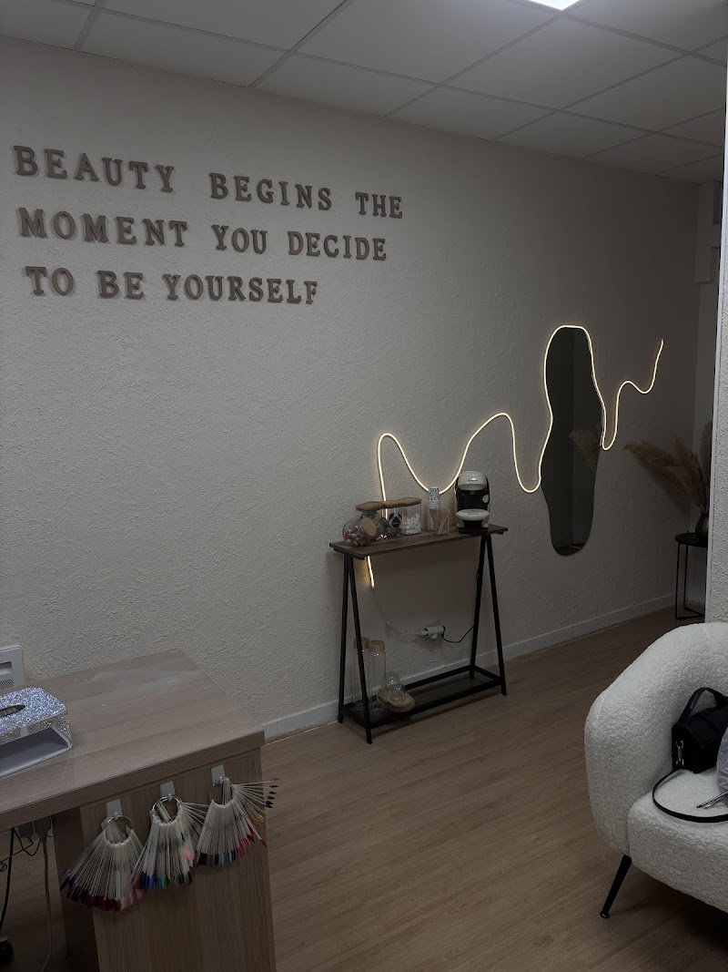MNKCILS - Sourcils & cils Saint-Étienne - Photo de couverture - OneBooking