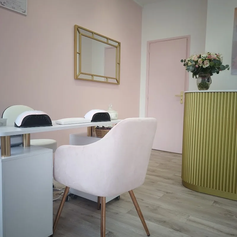 Belle et zen - Sourcils & cils Lille - Photo de couverture - OneBooking