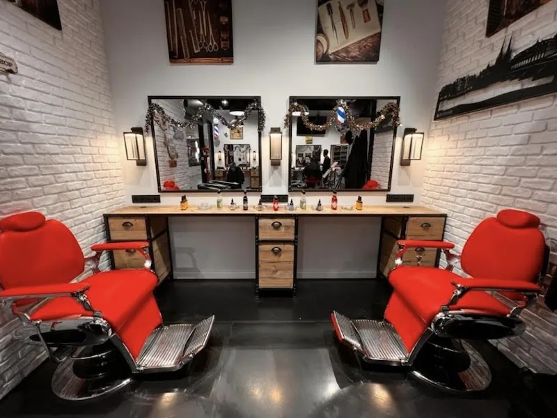 La Famille des Barbiers - Coiffure Bayonne - Photo de couverture - OneBooking