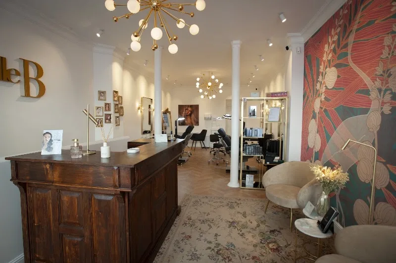 Gaelle B Paris - La beauté du Regard - Sourcils & cils Paris - Photo de couverture - OneBooking