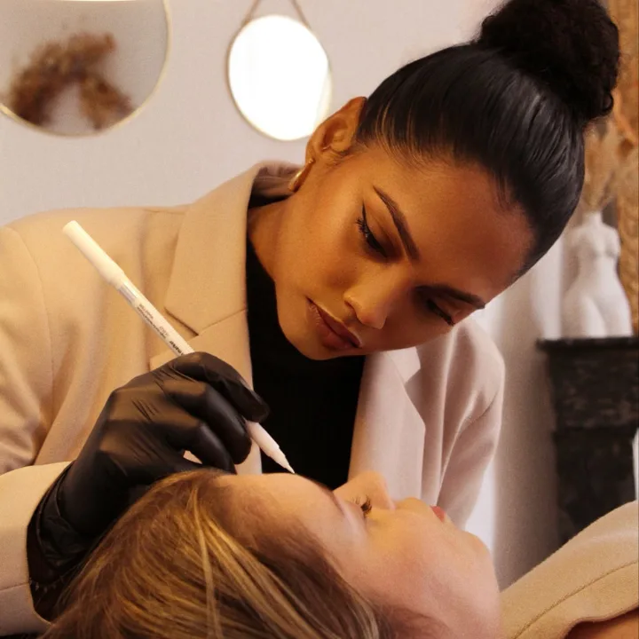 Ébène - Brow lift, microblading & rehaussement de cils Bordeaux - Épilation Bordeaux - Photo de couverture - OneBooking