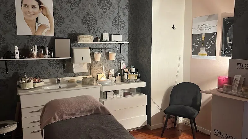 Domicilia Esthetic l'Institut - Onglerie Rennes - Photo de couverture - OneBooking