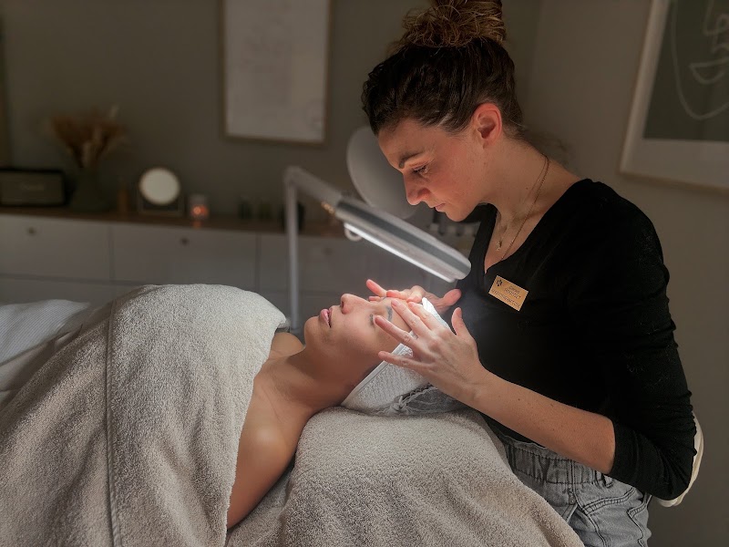 Carole ROUSSET - Experte Soin Visage-Massage corporels-Kératothérapeute