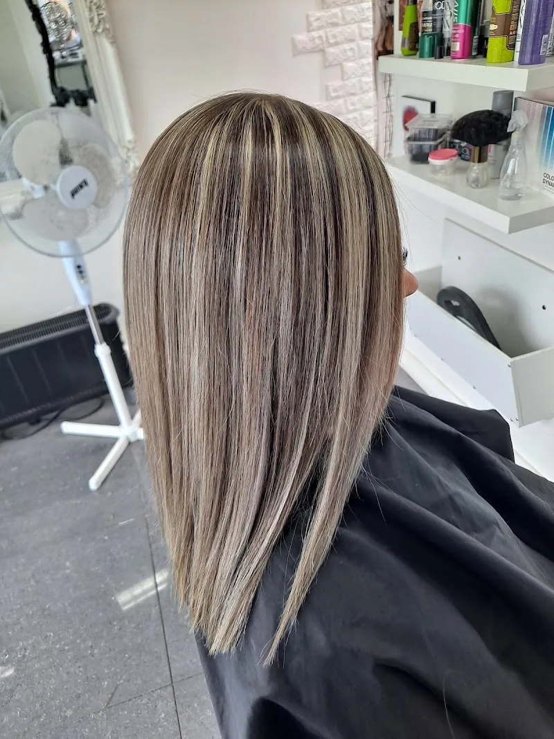 Fringe the Salon - Coiffure Plymouth - Photo de couverture - OneBooking