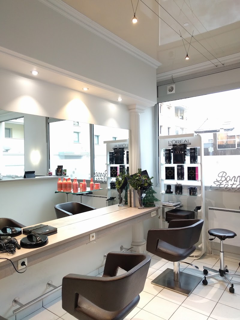 SUR MESURE 360 - Coiffure Saint-Gervais - Photo de couverture - OneBooking