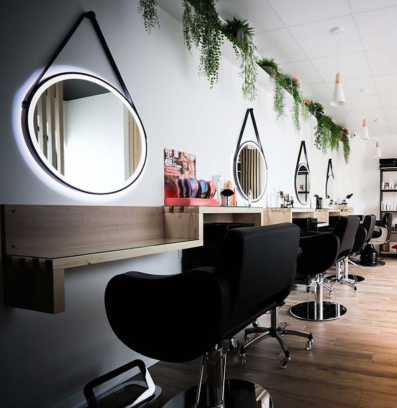 Mylaa Evan's - Coiffeur Cournon d'Auvergne - Coiffure Birmingham - Photo de couverture - OneBooking