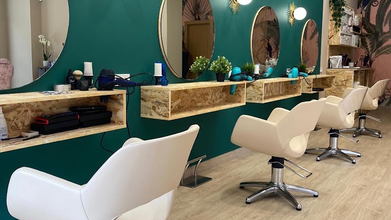 CAMERINO ESTILISTAS - Coiffure Valladolid - Photo de couverture - OneBooking