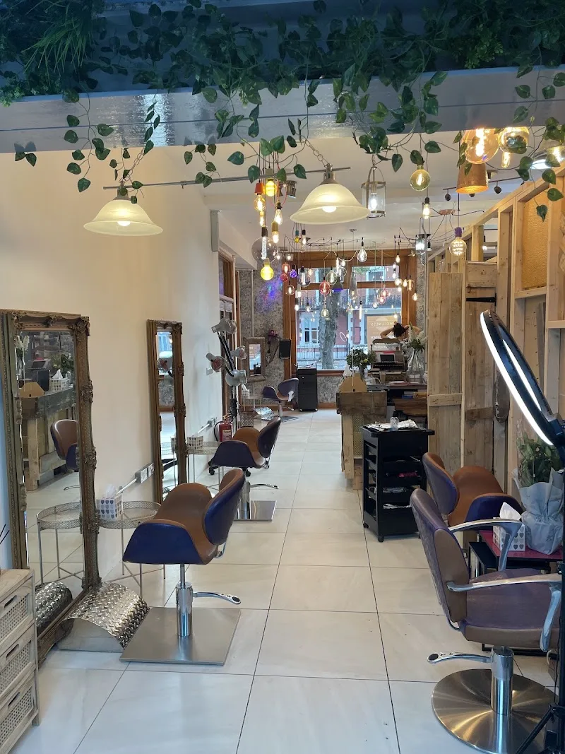 Salon Central @17