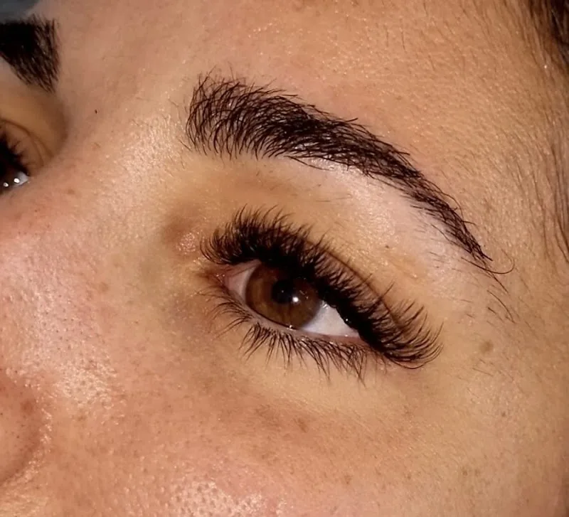 Lashes gold - extensiones de pestañas - Institut de beauté Badalona - Photo de couverture - OneBooking