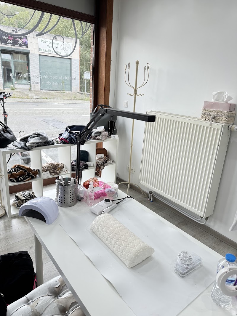 Centre Diamonds Nails & Beauty - Charleroi - Institut de beauté Charleroi - Photo de couverture - OneBooking