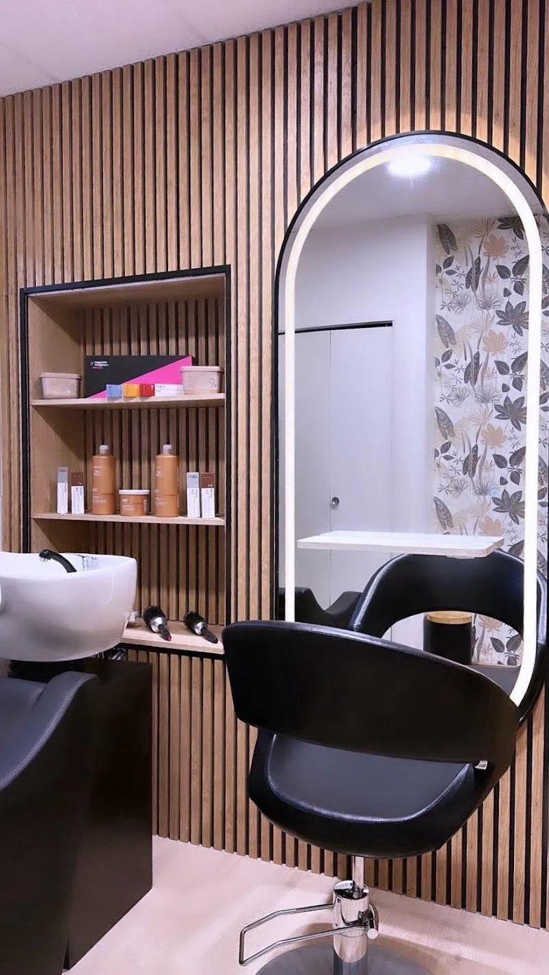 Coiffeuse femme brushing saint Nazaire