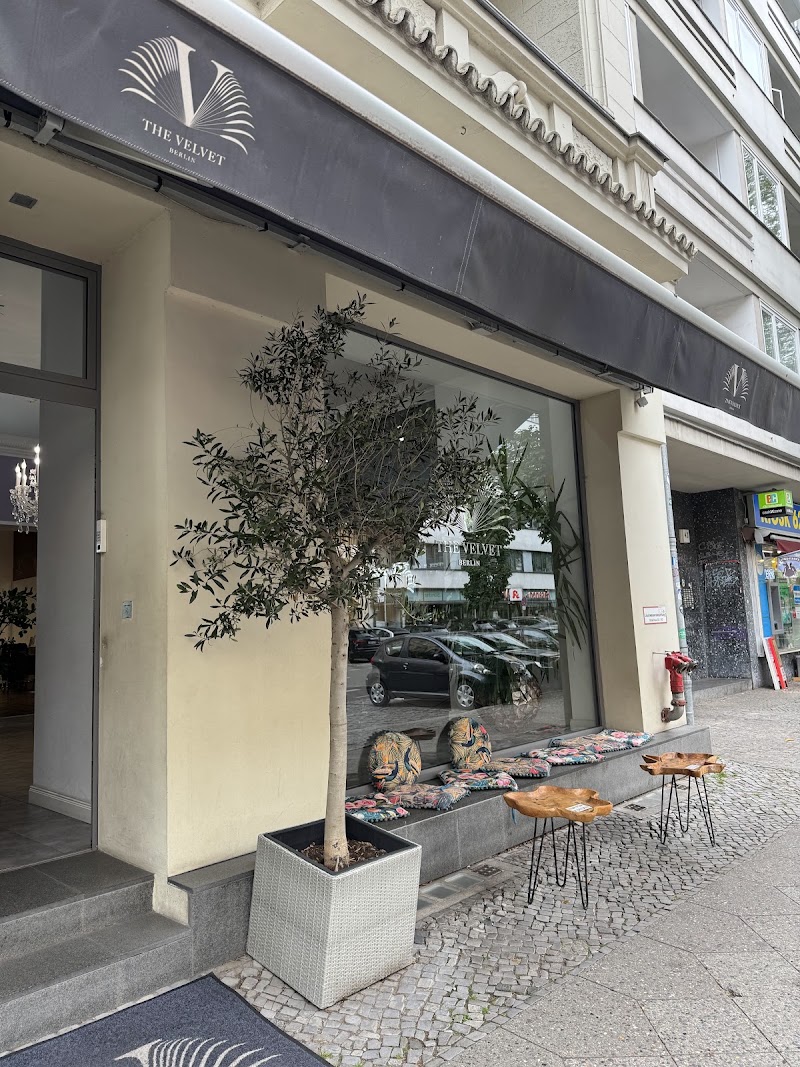 THE VELVET BERLIN - Friseur Berlin | Balayage Extensions Headspa