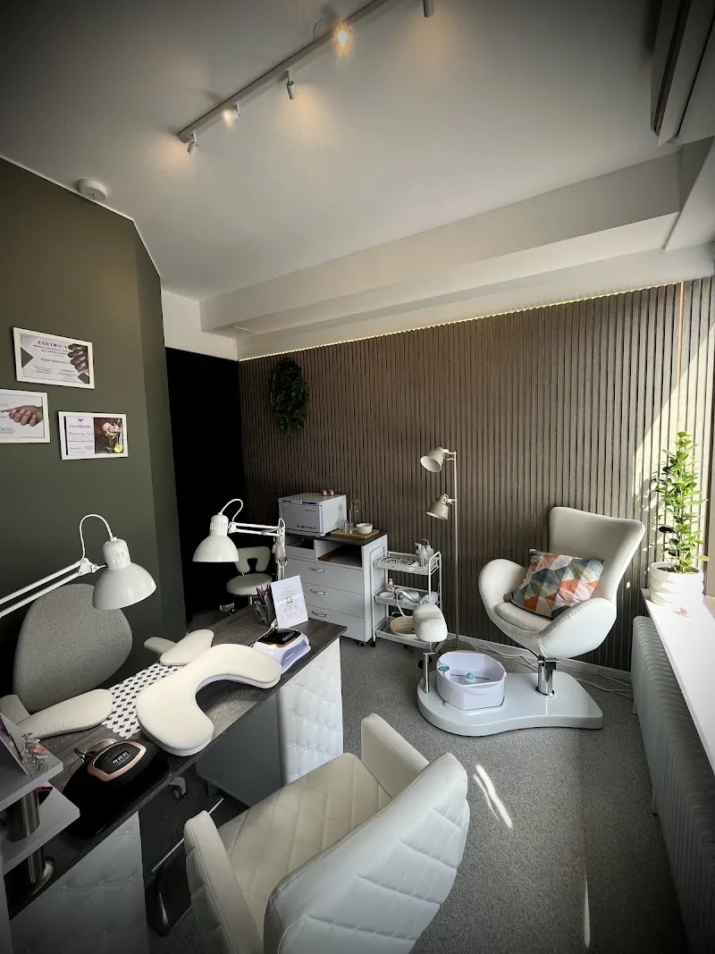 MNB Nails Studio - Lidingö - Coiffure Stockholm - OneBooking