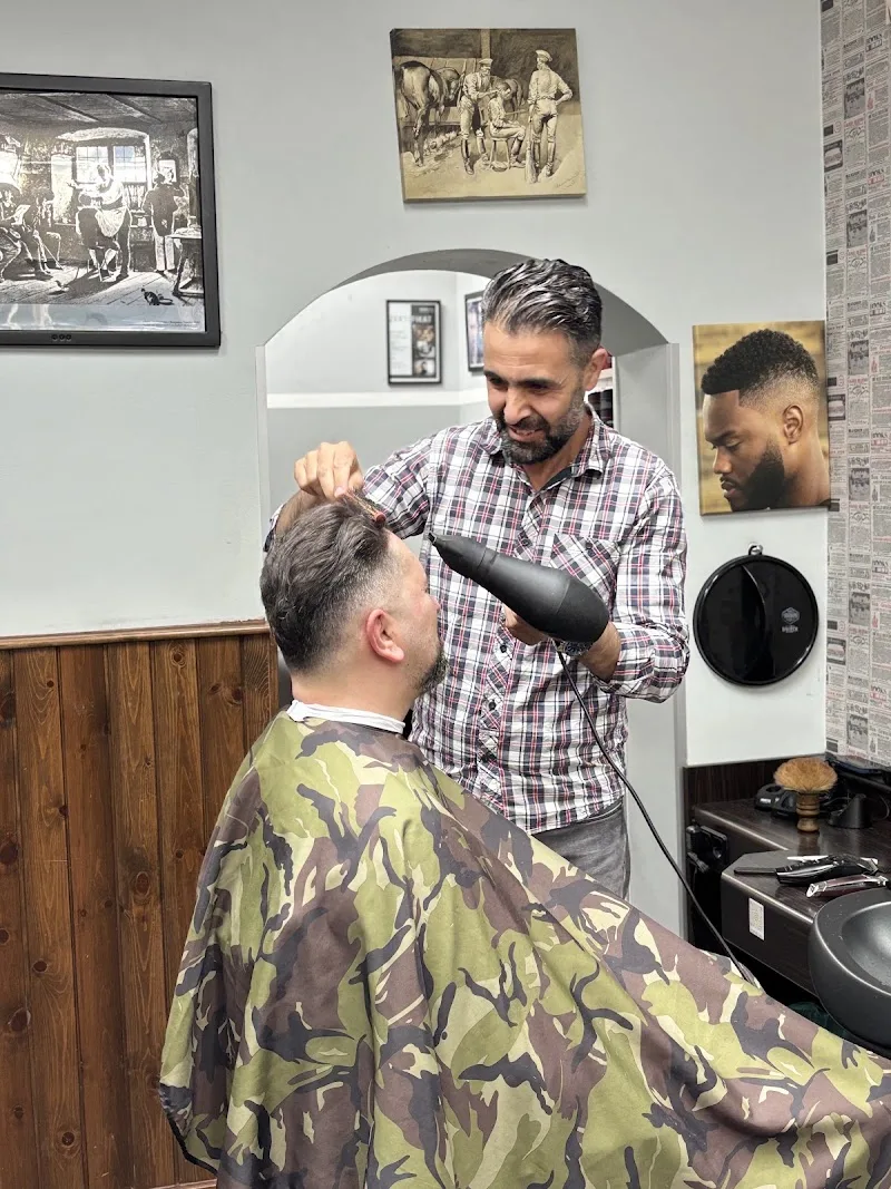 Coiffure Ajabli (Friseursalon) - Coiffure Frankfurt Am Main - Photo de couverture - OneBooking