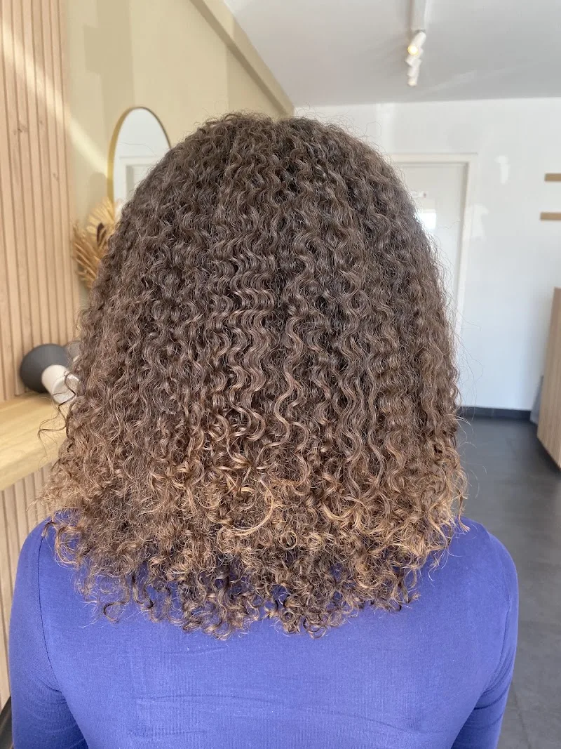 Beauty Curls - Krullenkapper / Make-up artist - Coiffure Ostend - Photo de couverture - OneBooking