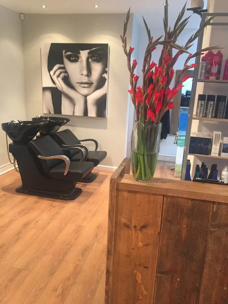 Q Hairdressing - Coiffure Nottingham - Photo de couverture - OneBooking