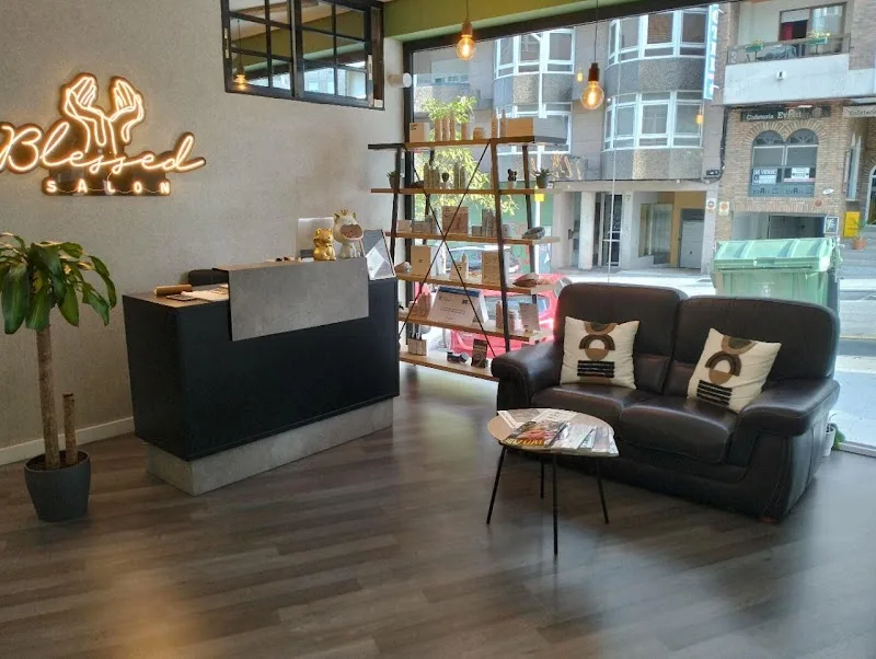 Blessed Salón by Mayka Bouzán - Coiffure Vigo - Photo de couverture - OneBooking