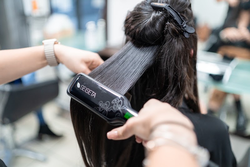Total Look Cristina - Coiffure Latina - Photo de couverture - OneBooking