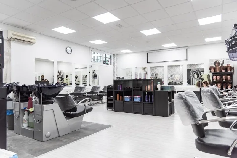 Centro de Formación de Estética y Peluquería Domeka Vera - Institut de beauté Logroño - Photo de couverture - OneBooking