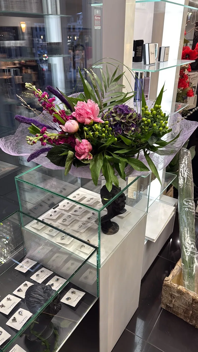 Nioushadow Fashion Luxuries Design SRL - Coiffure Brussels - Photo de couverture - OneBooking
