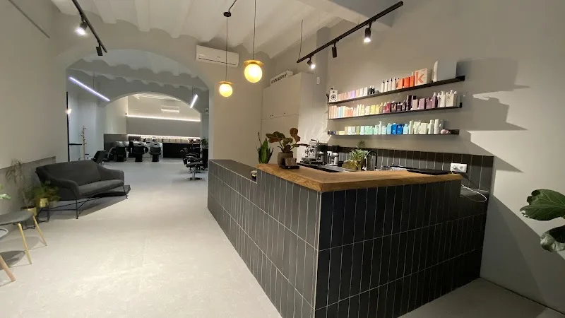Royal Oak Hair Salon - Coiffure Barcelona - OneBooking