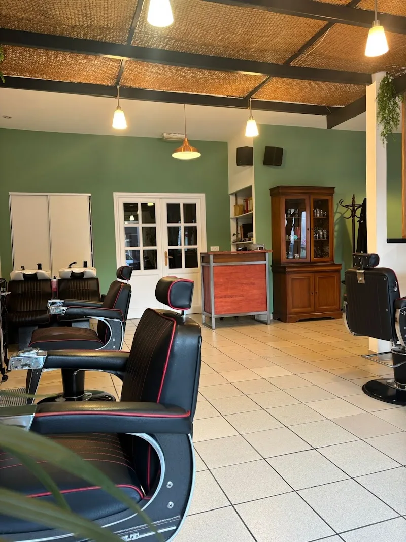 Jean-Michel Serrano - Coiffure Vénéjan - Photo de couverture - OneBooking