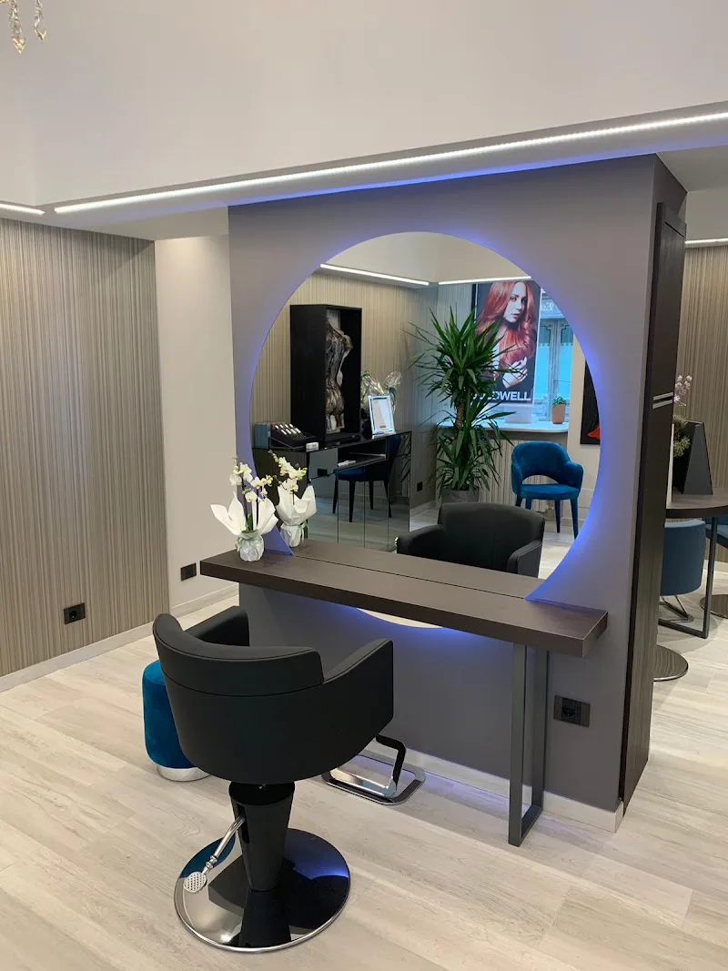 HAIR BOUTIQUE DEMIS