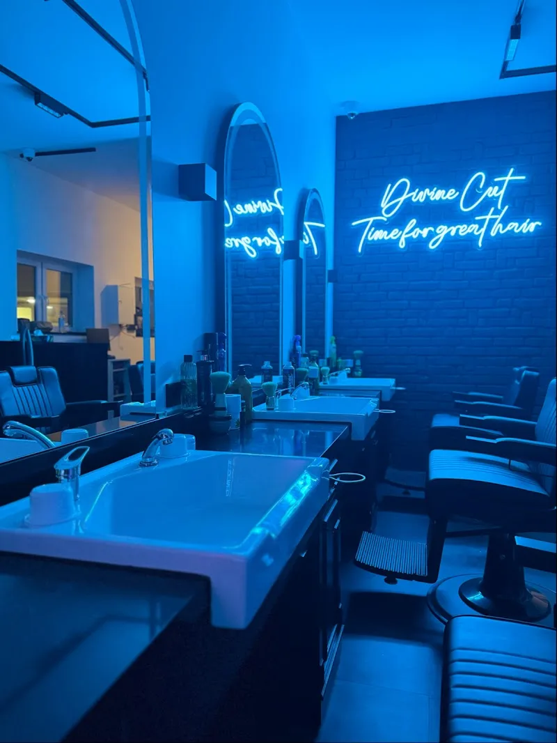 Divine Cut Barbershop Friseursalon Frankfurt - Coiffure Frankfurt Am Main - Photo de couverture - OneBooking
