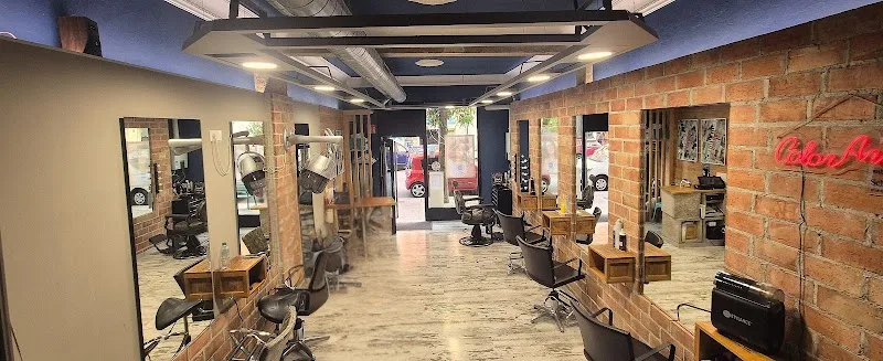 Por los Pelos | Estilismo Urbano - Coiffure Burgos - Photo de couverture - OneBooking