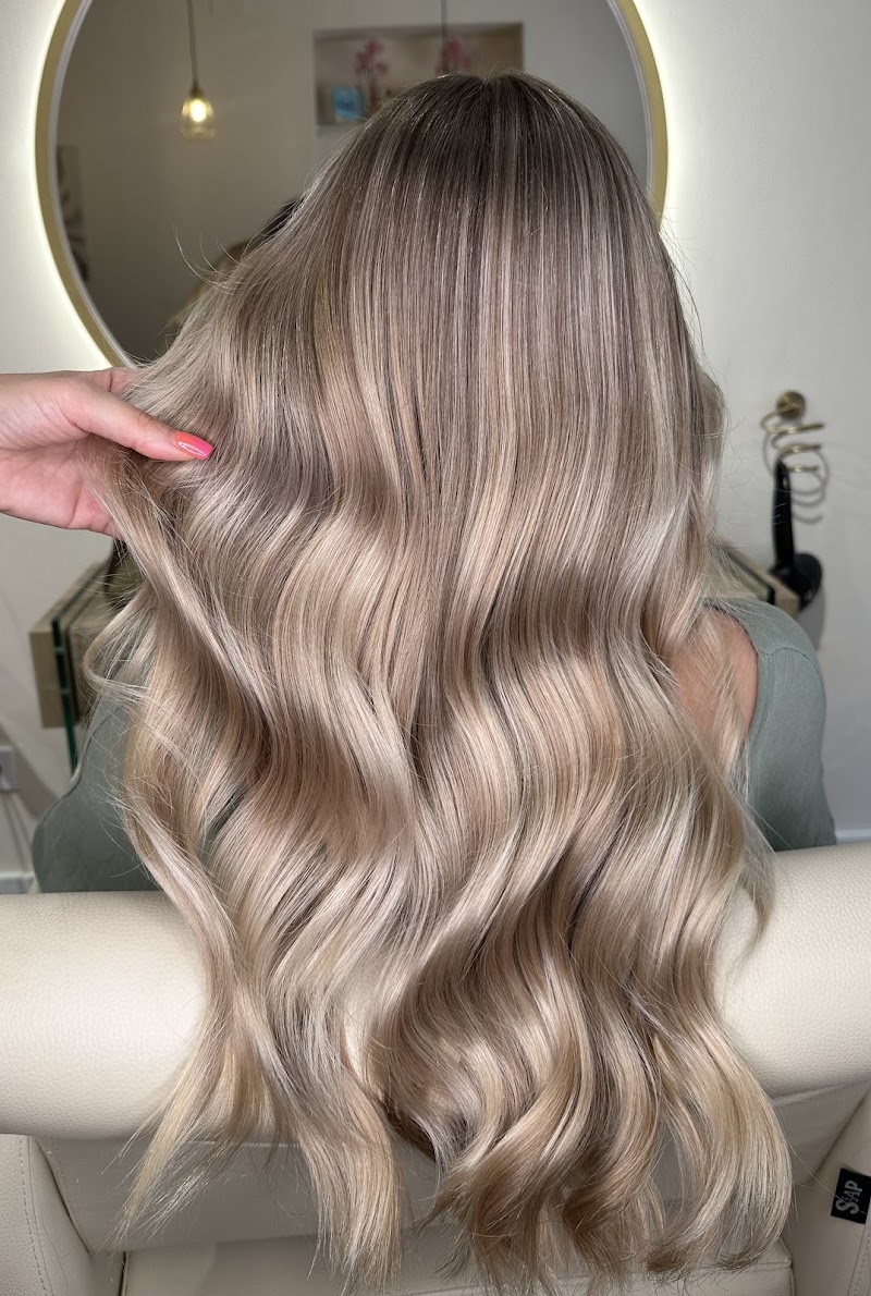 Lily Hair Studio - Blonde Experts | English-Speaking Salon