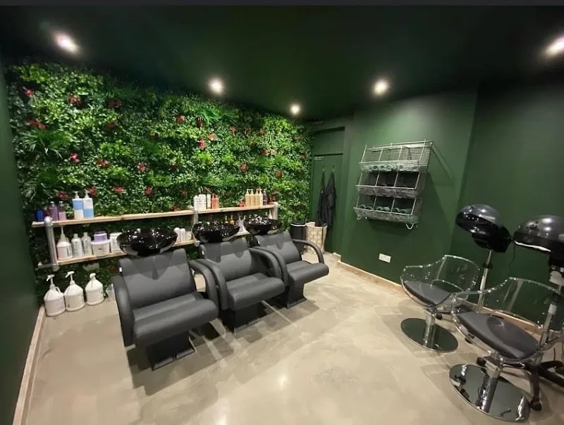 ATELIER PARIS (What's the 211 Ltd) - Coiffure London - OneBooking