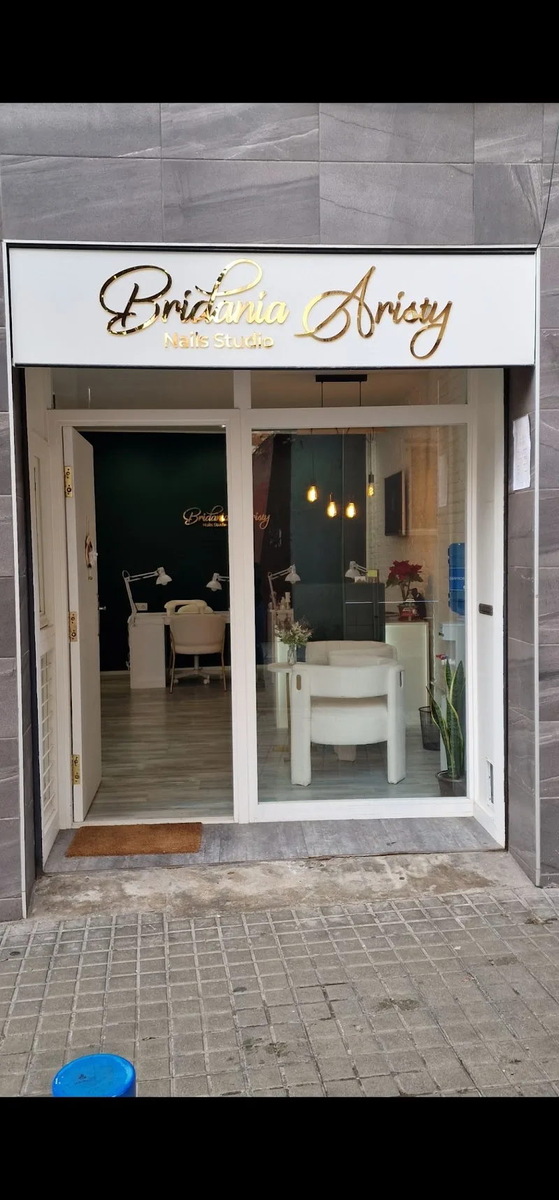 Bridania Aristy Nails Studio - Institut de beauté L’hospitalet De Llobregat - Photo de couverture - OneBooking