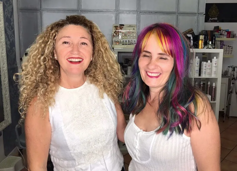 Forma y Color Estilistas Peluquería y Estética.Transición a canas Grey blending Las Palmas. Método curly
