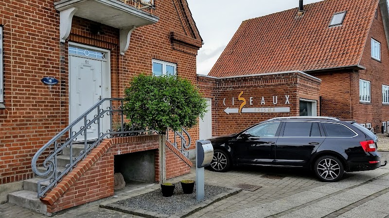 ciseaux - Coiffure Holstebro - Photo de couverture - OneBooking