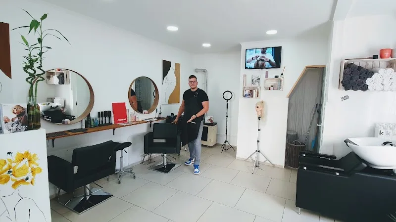 Johnny Hair Budapest - Coiffure Budapest - OneBooking