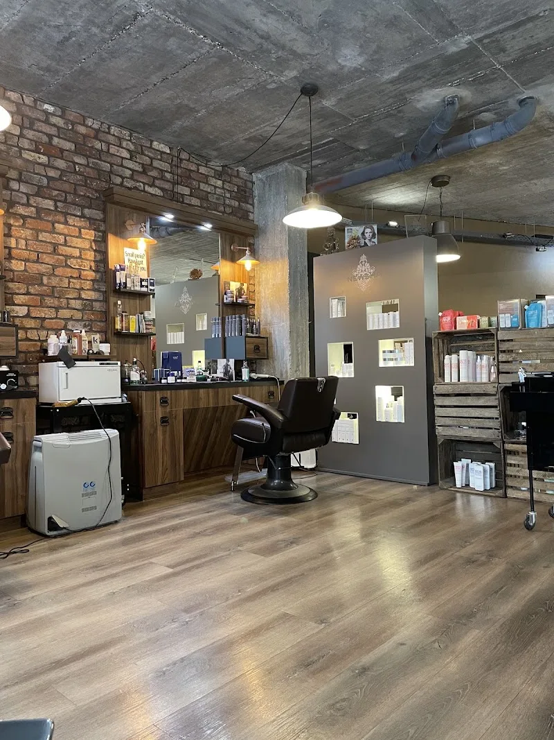 Livingroom Hairlounge - Coiffure Cologne - Photo de couverture - OneBooking