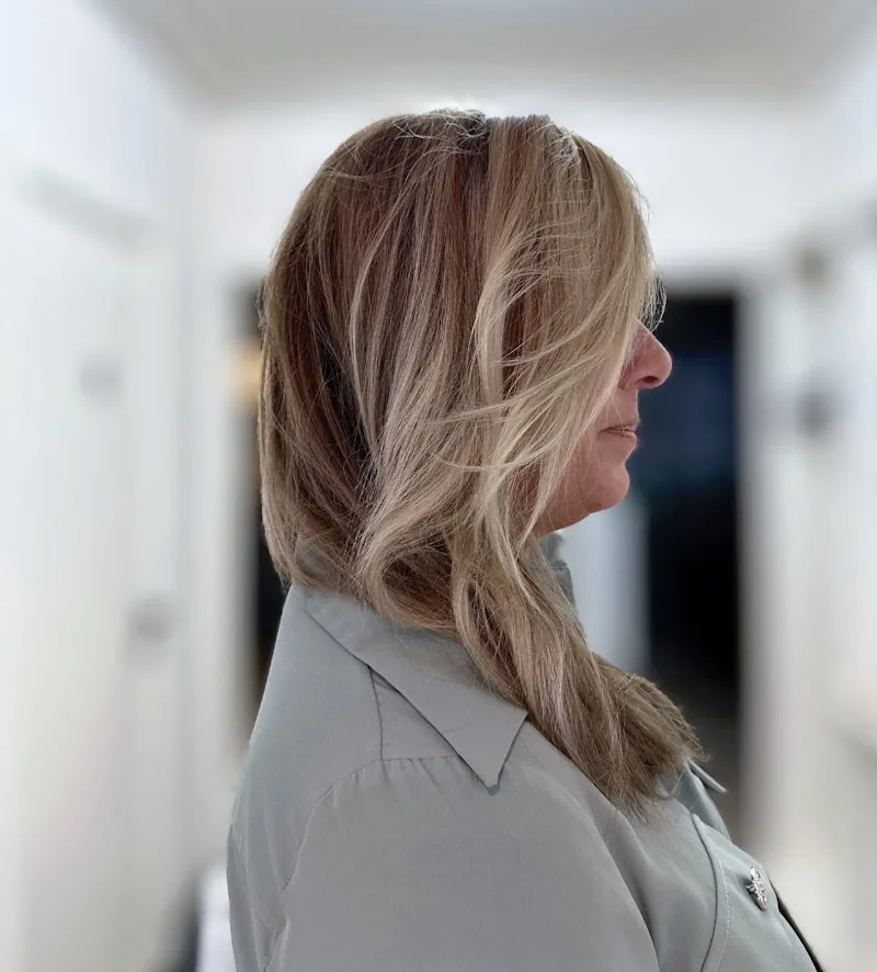LA SUITE... by Philippe De Fazio - Coiffure Ostend - Photo de couverture - OneBooking
