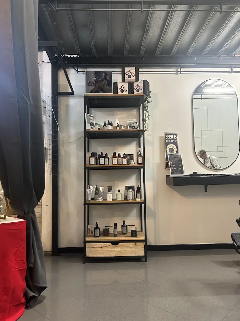Industrial Barbershop Jessica Napoleone - Coiffure Brescia - Photo de couverture - OneBooking