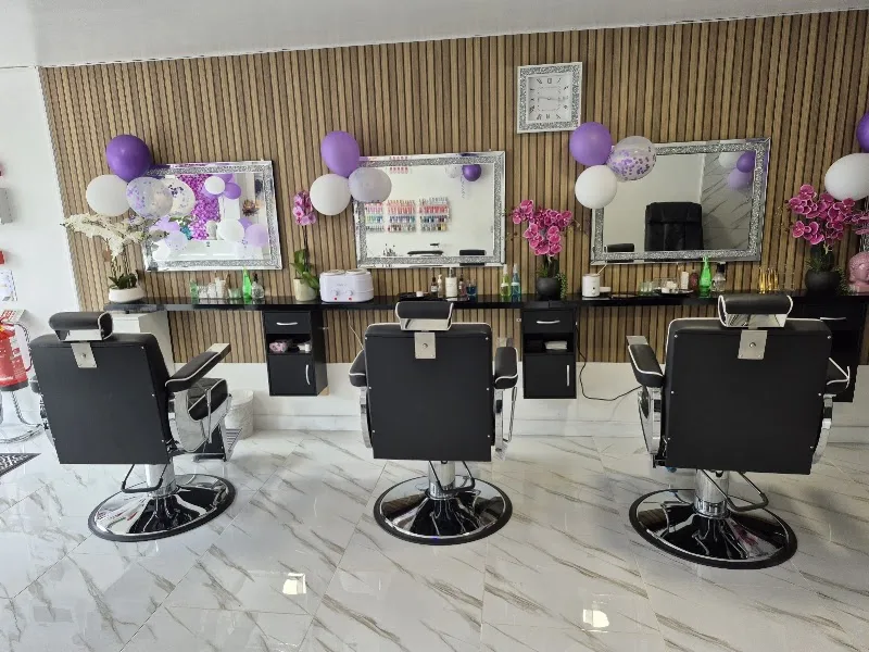 Makeover Beauty Salon - Coiffure Oxford - Photo de couverture - OneBooking