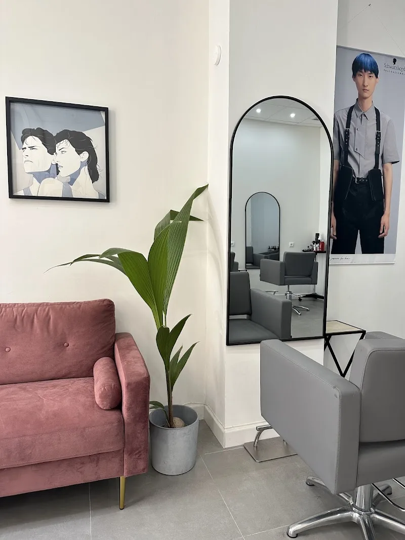 LA PELONA Hair Salon