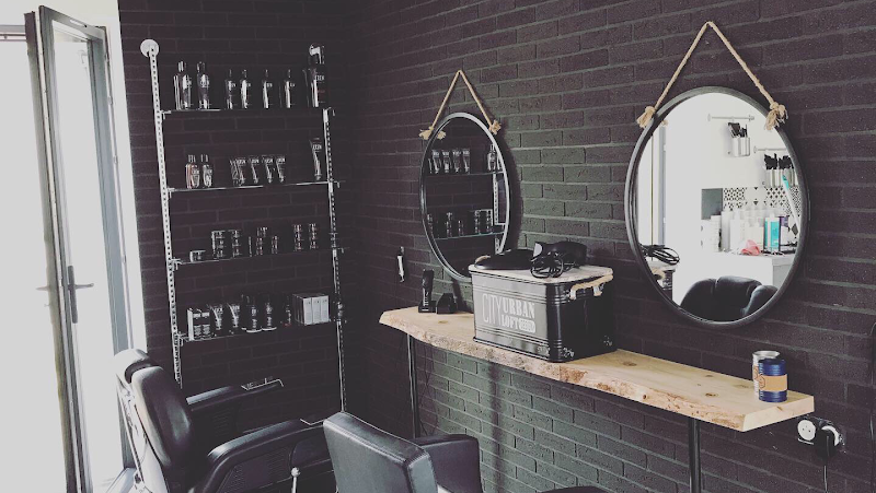 CUT MELO BRUSH - Coiffure Bristol - Photo de couverture - OneBooking