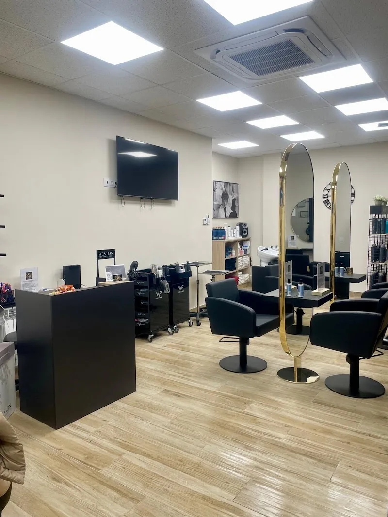 Hair Salon Unique By Paula Garcés - Coiffure Valladolid - Photo de couverture - OneBooking