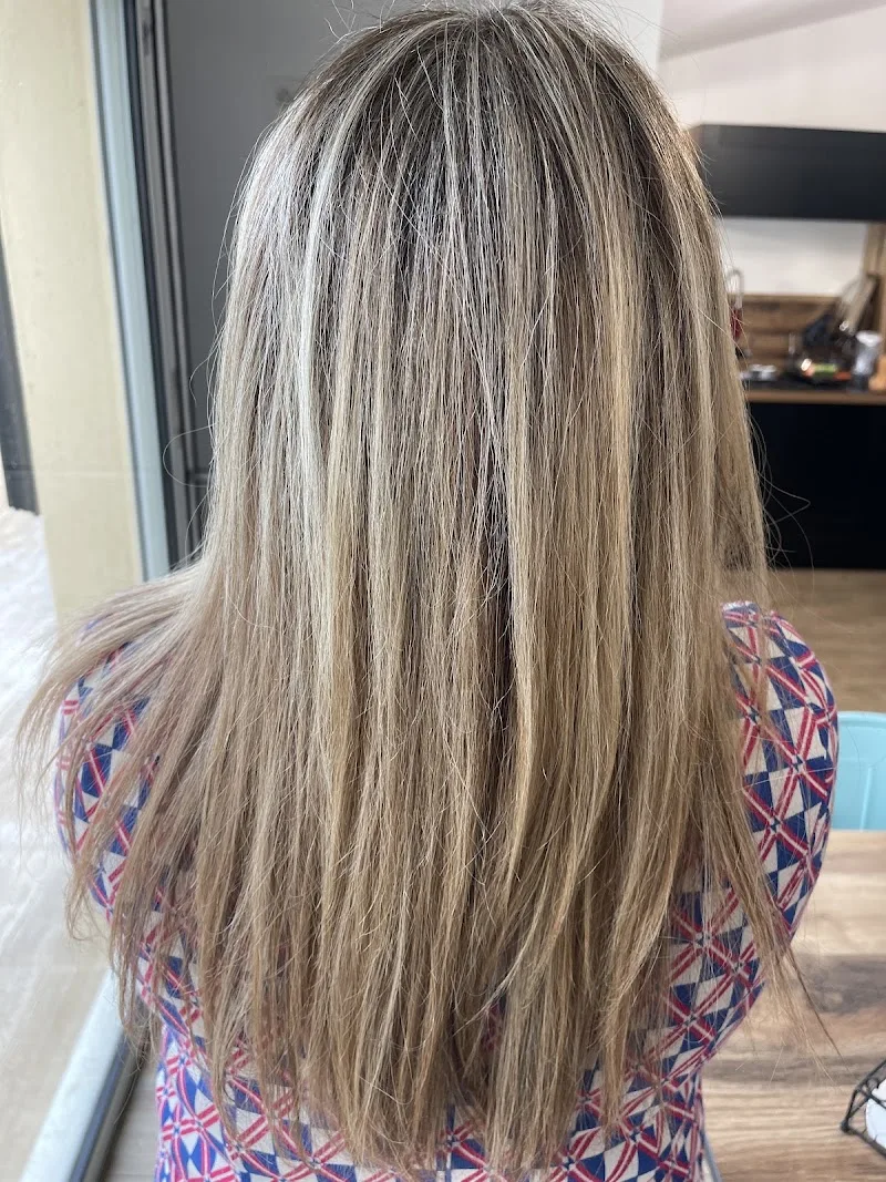 Studio coiffure Stylecréation - Coiffure Saint-Laurent-de-Carnols - Photo de couverture - OneBooking