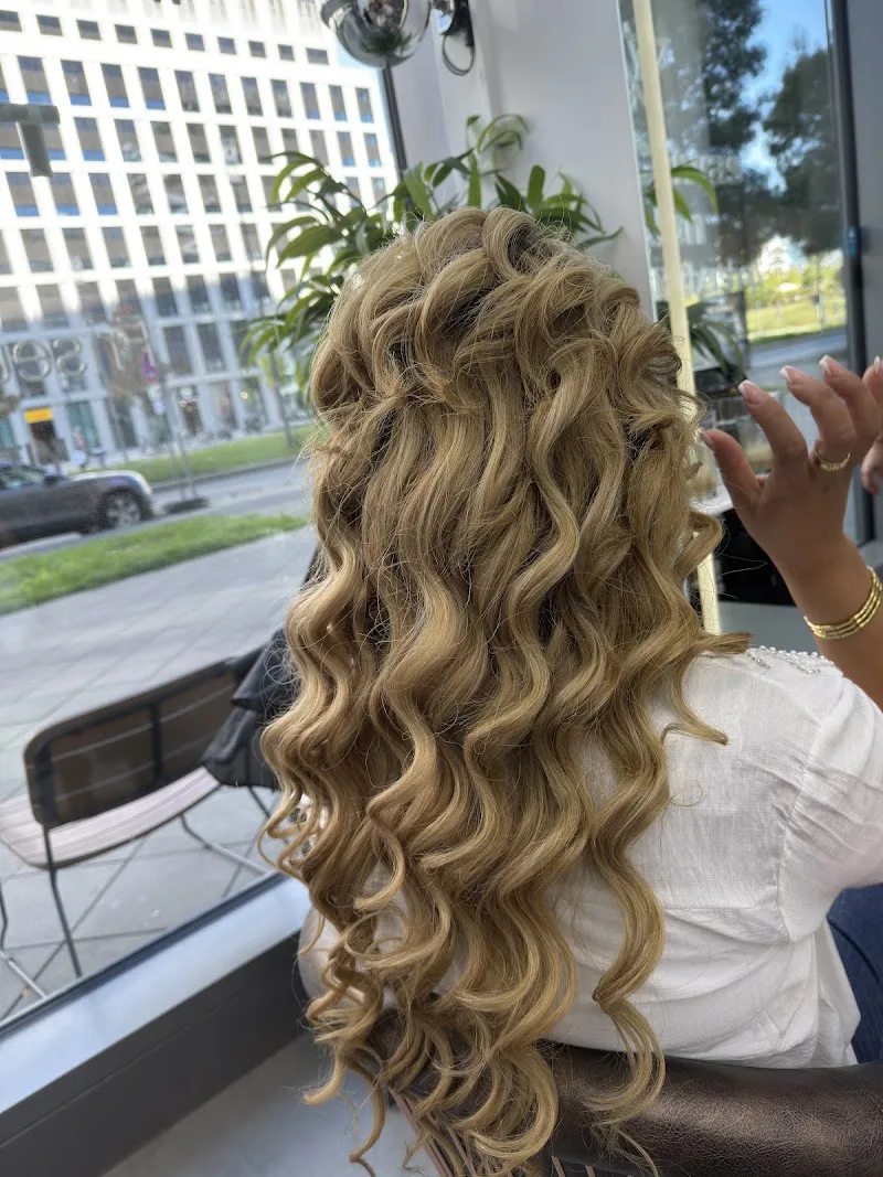 The Canvas Salon - Coiffure Frankfurt Am Main - Photo de couverture - OneBooking